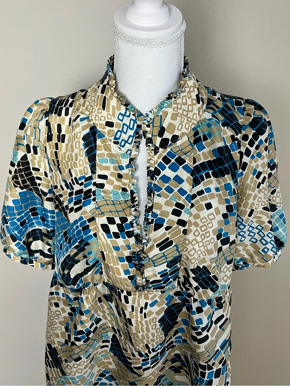 Banana Republic Quiet Luxury 100% Silk Abstract Print Artsy Y2K Blouse Academia